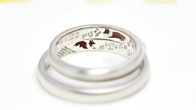 犬好きな新郎新婦様へのご提案の結婚指輪です。 フォルムポッシュ