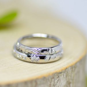 合わせると手彫りの桜が浮かぶ結婚指輪