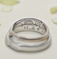 手描きのペンギンとナマズと猫を刻印した結婚指輪