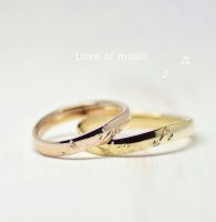 音楽好きなふたりがオーダーした音符モチーフの結婚指輪