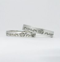 薔薇とツタを彫刻した結婚指輪