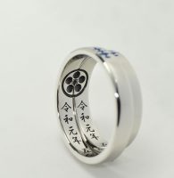 家紋と新元号の令和を彫刻した結婚指輪