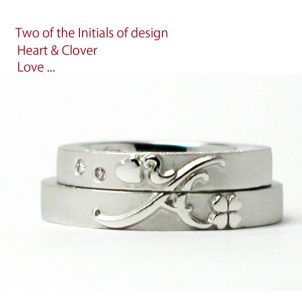 クローバーにイニシャルとハートをデザインした結婚指輪