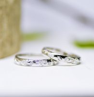桜花を手彫した結婚指輪