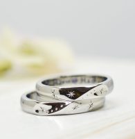 手彫りの星とインフィニティをイメージした結婚指輪