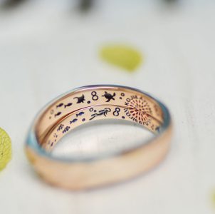 趣味のスキューバーダイビングの風景をカラー彫刻した結婚指輪