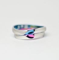 合わせるとハート形！ブルーとピンクのカラーが綺麗な結婚指輪