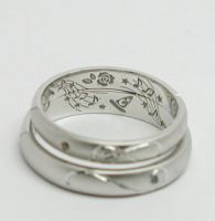薔薇と音楽とふたりの趣味をオーダー刻印した結婚指輪