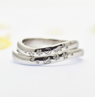 フォルムポッシュオーダーメイド結婚指輪作品＿07_猫と桜と月の結婚指輪