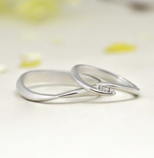フォルムポッシュオーダーメイド結婚指輪作品＿01_細身のダイヤ付き結婚指輪