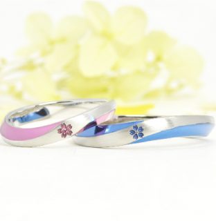 お家でオーダーメイドの結婚指輪作品＿02_ピンクとブルーの結婚指輪