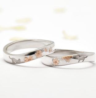 フォルムポッシュオーダーメイド結婚指輪作品＿01_猫とピンクゴールドの桜の象嵌