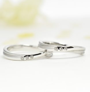 フォルムポッシュオーダーメイド結婚指輪作品＿01_幸せの軌跡 メビウスの結婚指輪