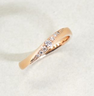 フォルムポッシュオーダーメイド結婚指輪作品＿04_ピンクゴールドの婚約指輪