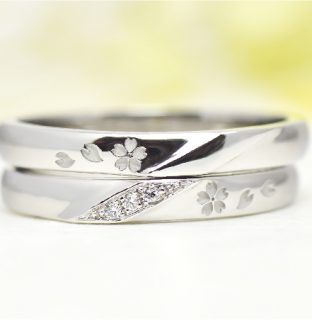 お家でオーダーメイドの結婚指輪作品＿02_繋がるラインと桜の結婚指輪