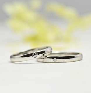 フォルムポッシュオーダーメイド結婚指輪作品＿04_ダイヤ付き肉球の結婚指輪