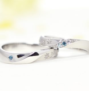 お家でオーダーメイドの結婚指輪作品＿_紅葉とブルーダイヤの結婚指輪