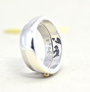 フォルムポッシュオーダーメイド結婚指輪作品＿12 猫とハートを作るプードルの結婚指輪