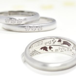 お家でオーダーメイドの結婚指輪作品＿_愛犬（シェルティ）と音符の結婚指輪