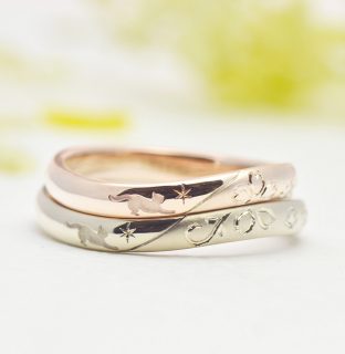 フォルムポッシュオーダーメイド結婚指輪作品＿09愛とタガネ彫りの星と桜の結婚指輪