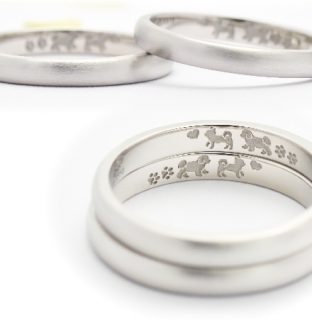 お家でオーダーメイドの結婚指輪作品＿_愛犬（チワワとシーズー）を刻印した結婚指輪